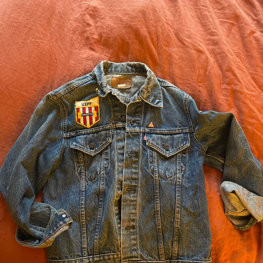 Vintage Levi’s Denim Power Lifting Jacket with patches - Picture 2 of 10